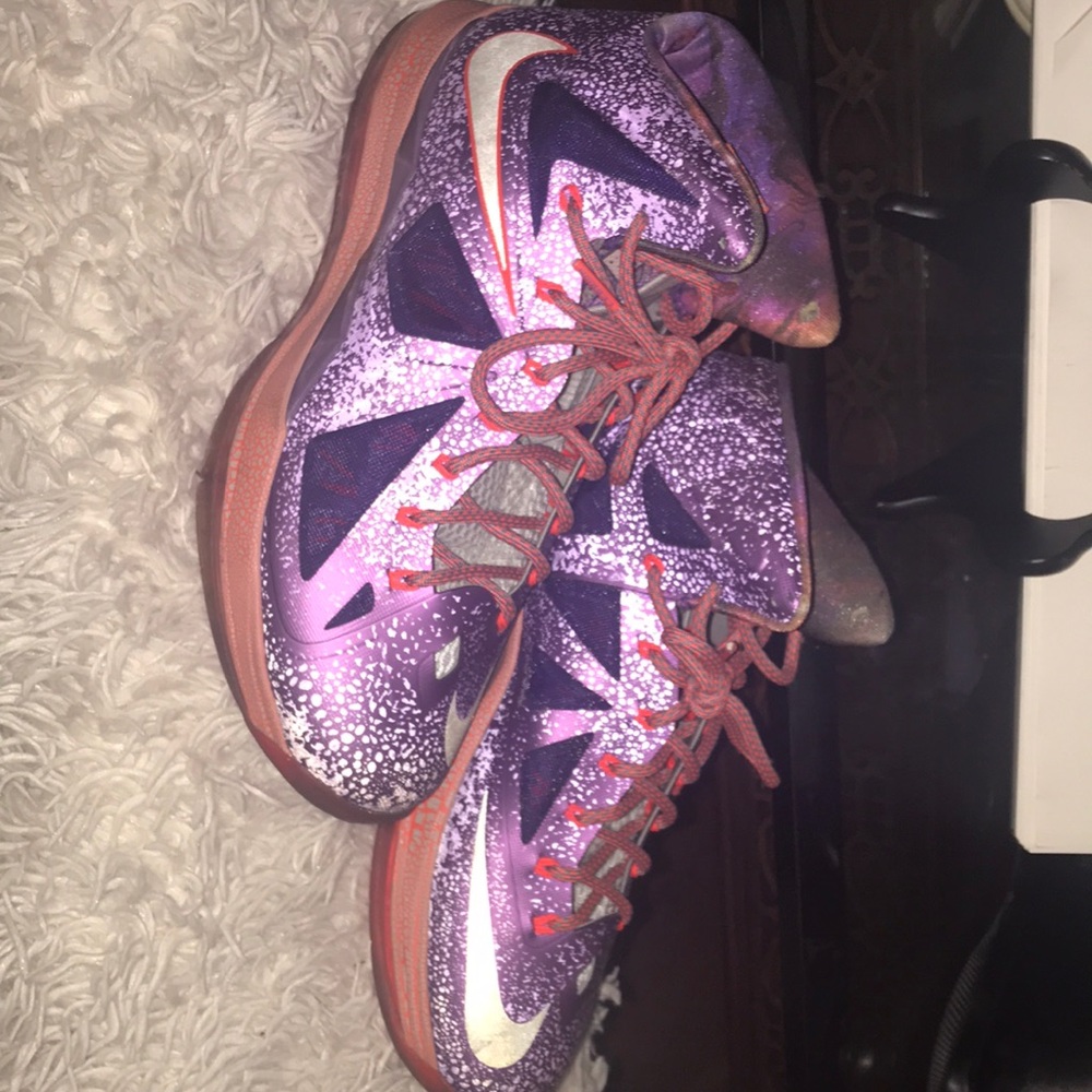Lebron 10 Extraterrestrial basketball shoe